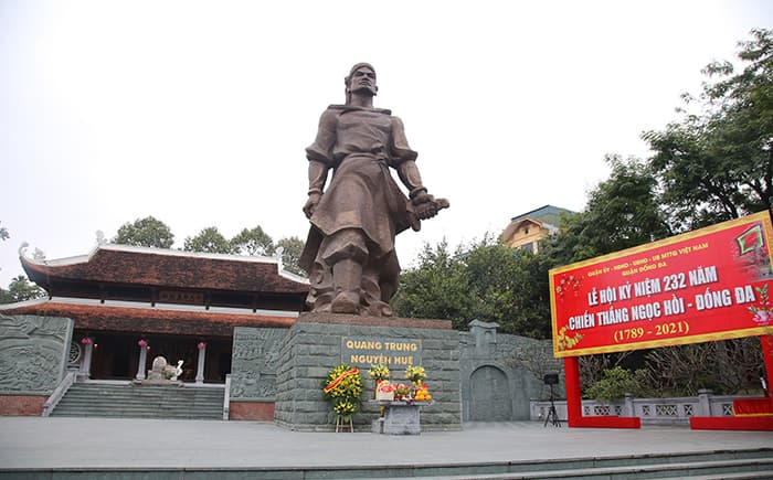 Thường trực Thành ủy Hà Nội dâng hương tưởng nhớ Quang Trung - Nguyễn Huệ