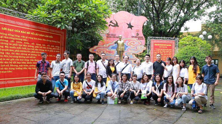 Nên hay không theo ngành triết học?