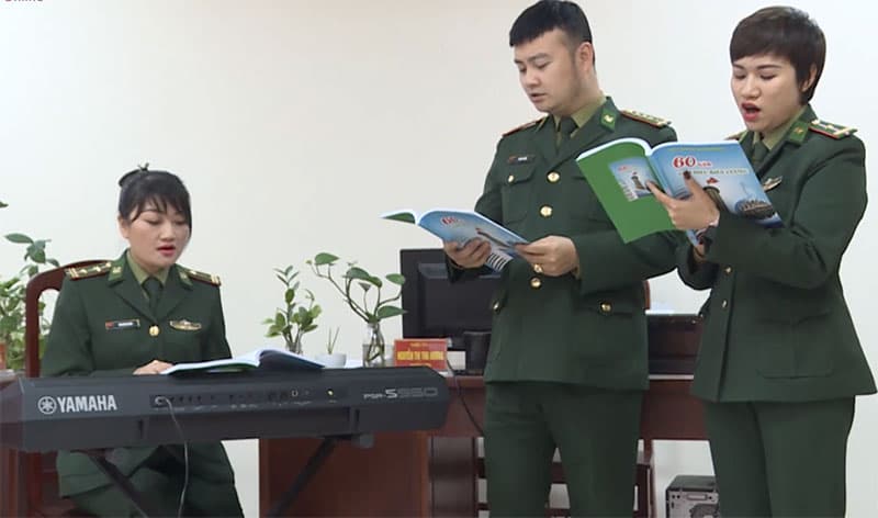 Sắc màu biên cương-nguồn cảm hứng bất tận của nữ nhạc sĩ mang quân hàm xanh