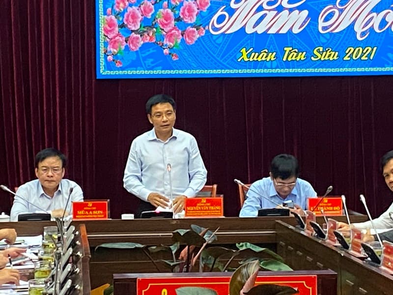 TRỊ "BỆNH VÔ CẢM" VỚI DÂN