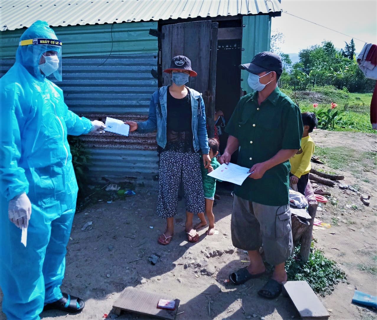 Các y, bác sĩ quân hàm xanh tỉnh Gia Lai hết lòng vì nhân dân