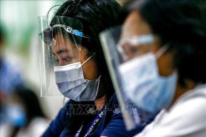 "Đổi y tá lấy vaccine"?!