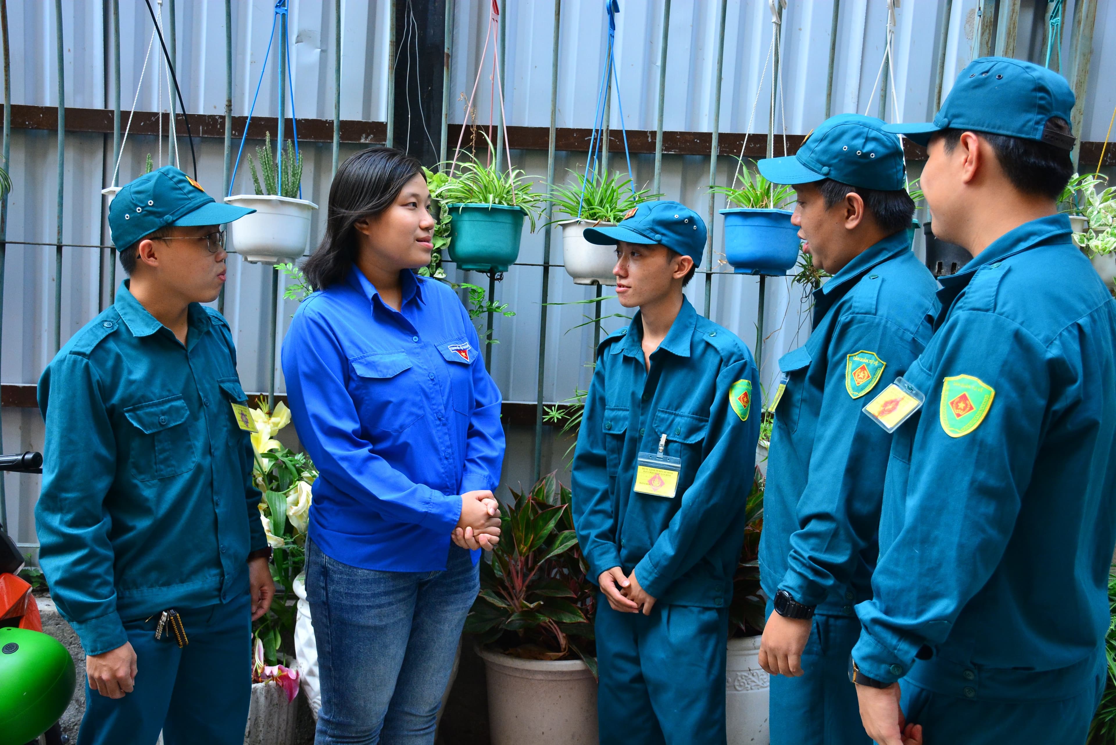 Nữ thủ lĩnh đoàn tình nguyện nhập ngũ