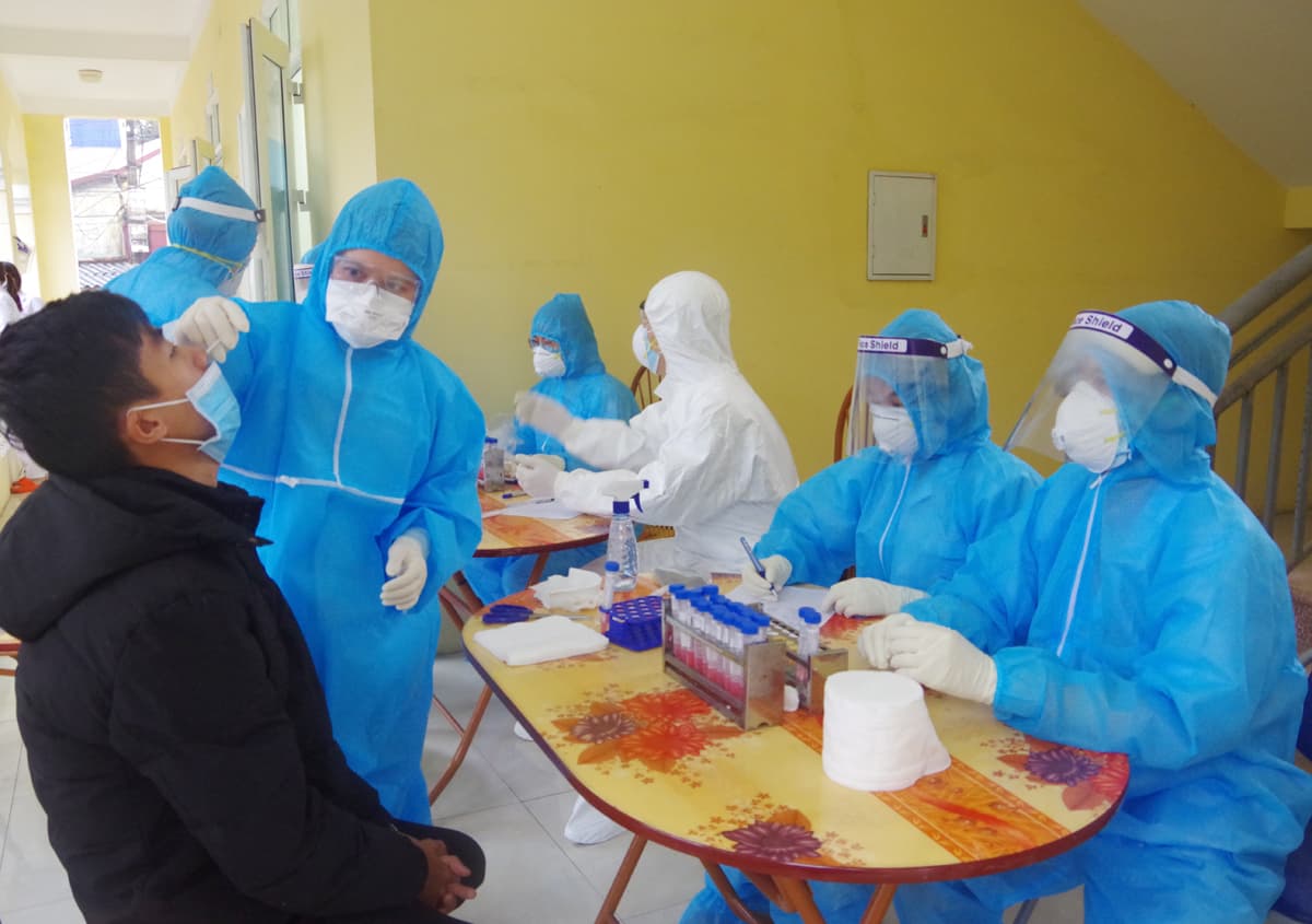 Huyện Yên Mỹ (Hưng Yên) xét nghiệm SARS-CoV-2 cho thanh niên nhập ngũ