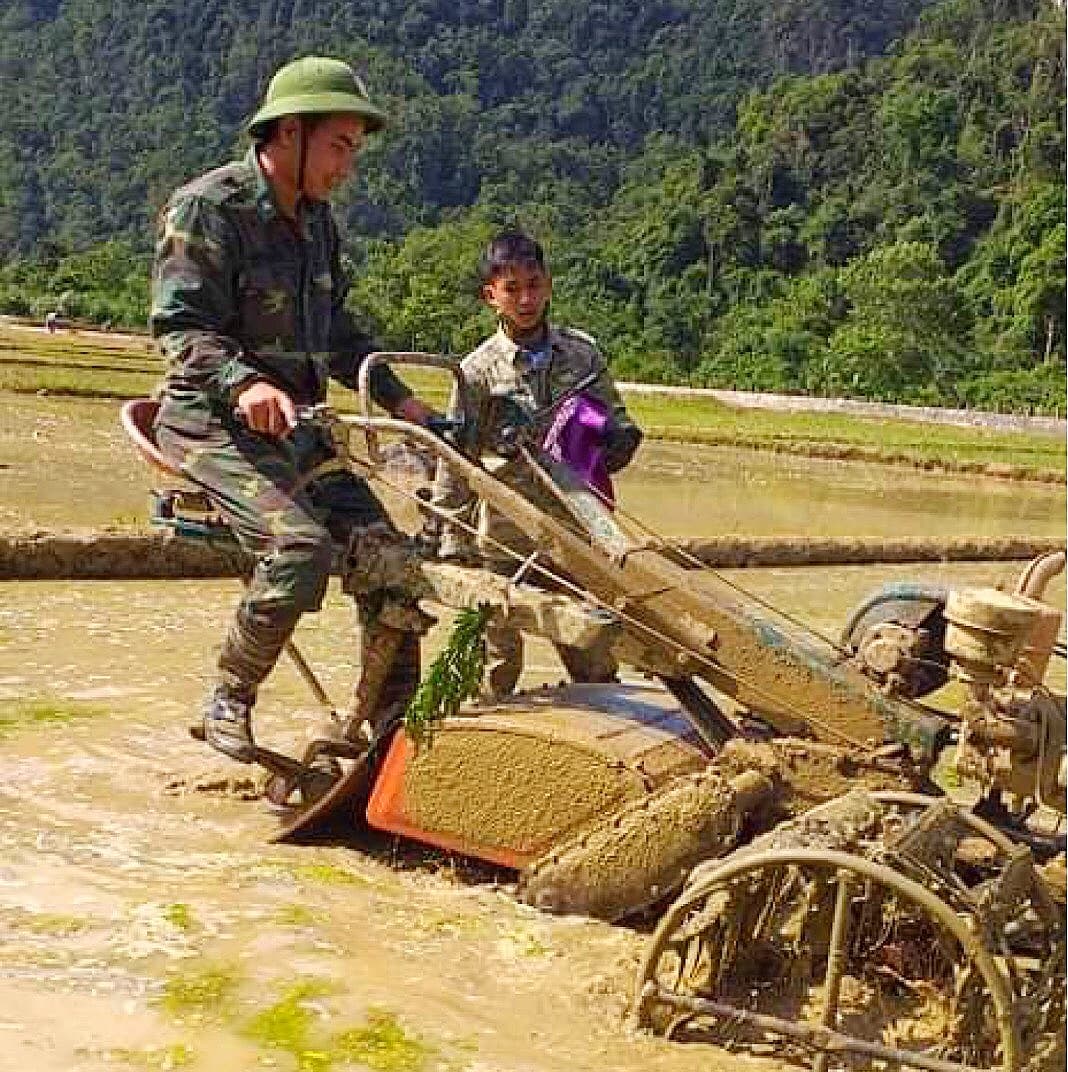 Niềm vui giúp đồng bào thoát nghèo