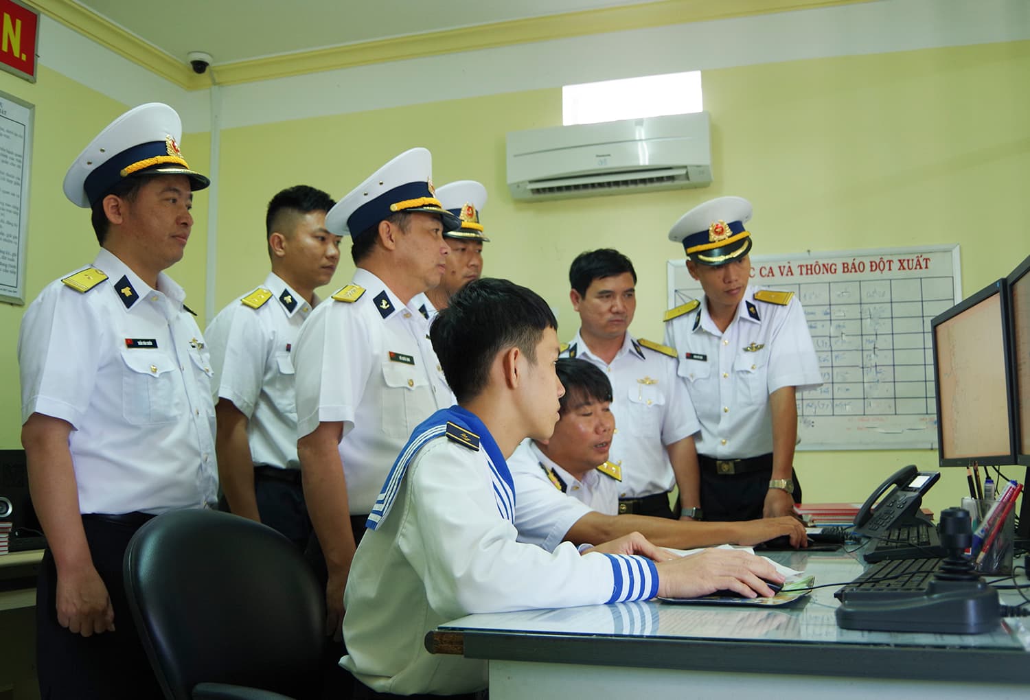 Phát huy vai trò nêu gương của đảng viên