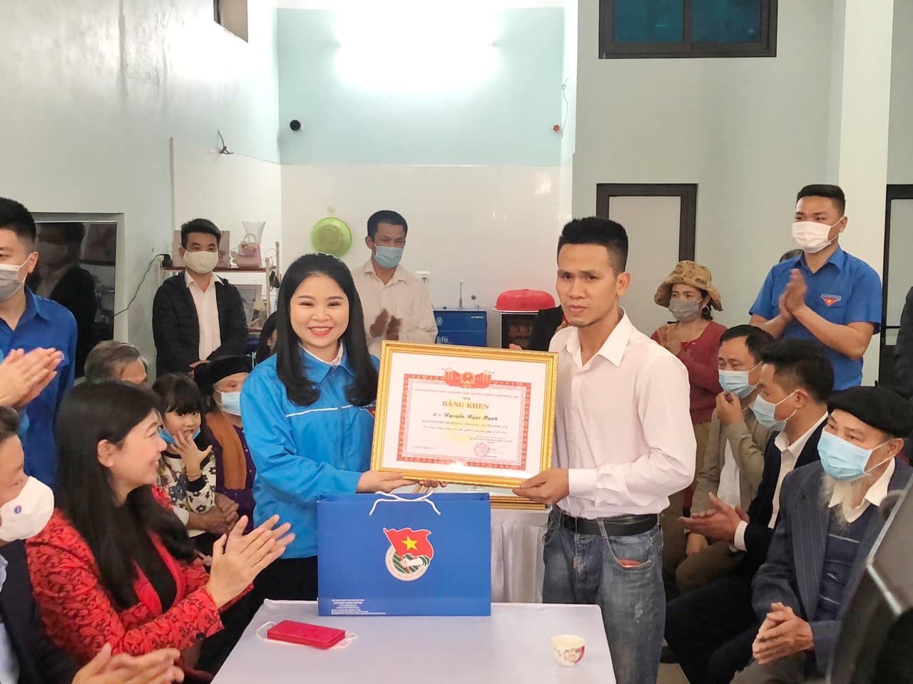 Người lái xe thiện lành và “phút giây huyền diệu” làm cảm phục triệu trái tim