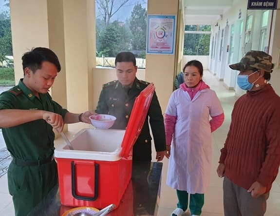 Nồi cháo nghĩa tình của Bộ đội Biên phòng