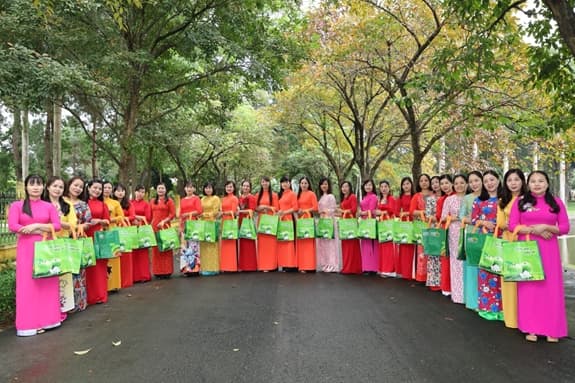 Phụ nữ Quân đội hưởng ứng “Tuần lễ áo dài” 2021