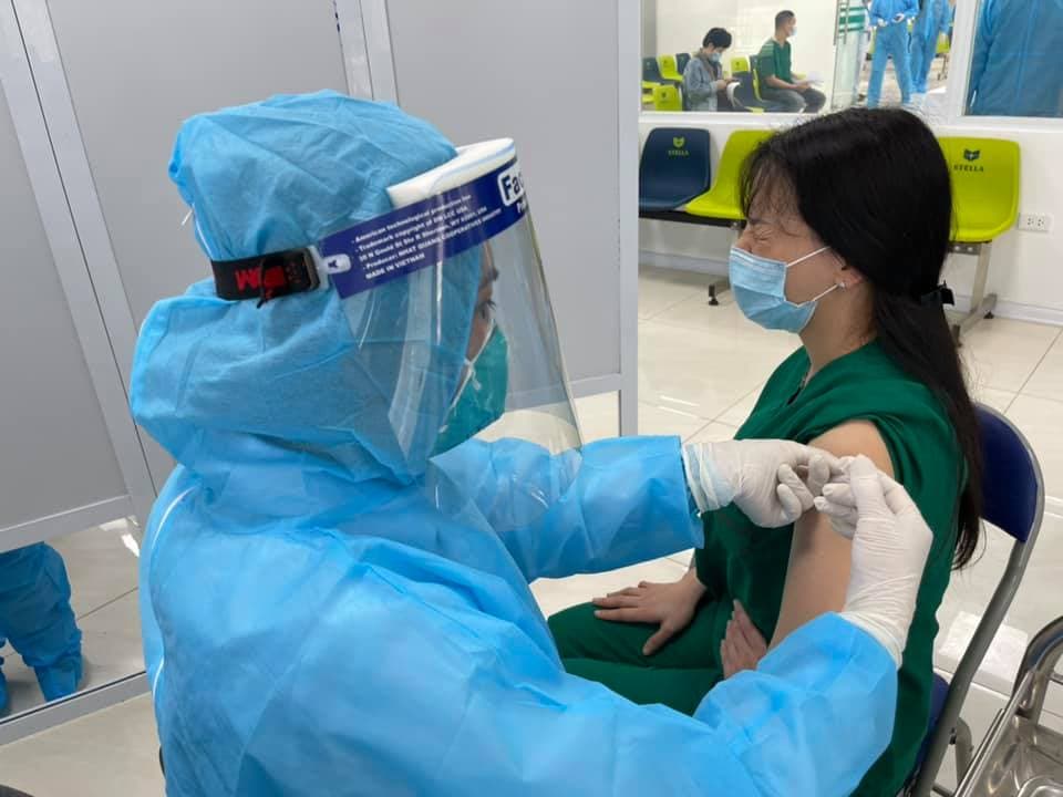 Bản tin Covid-19 ngày 8-3: Ngày tiêm chủng vaccine phòng Covid-19 đầu tiên diễn ra an toàn