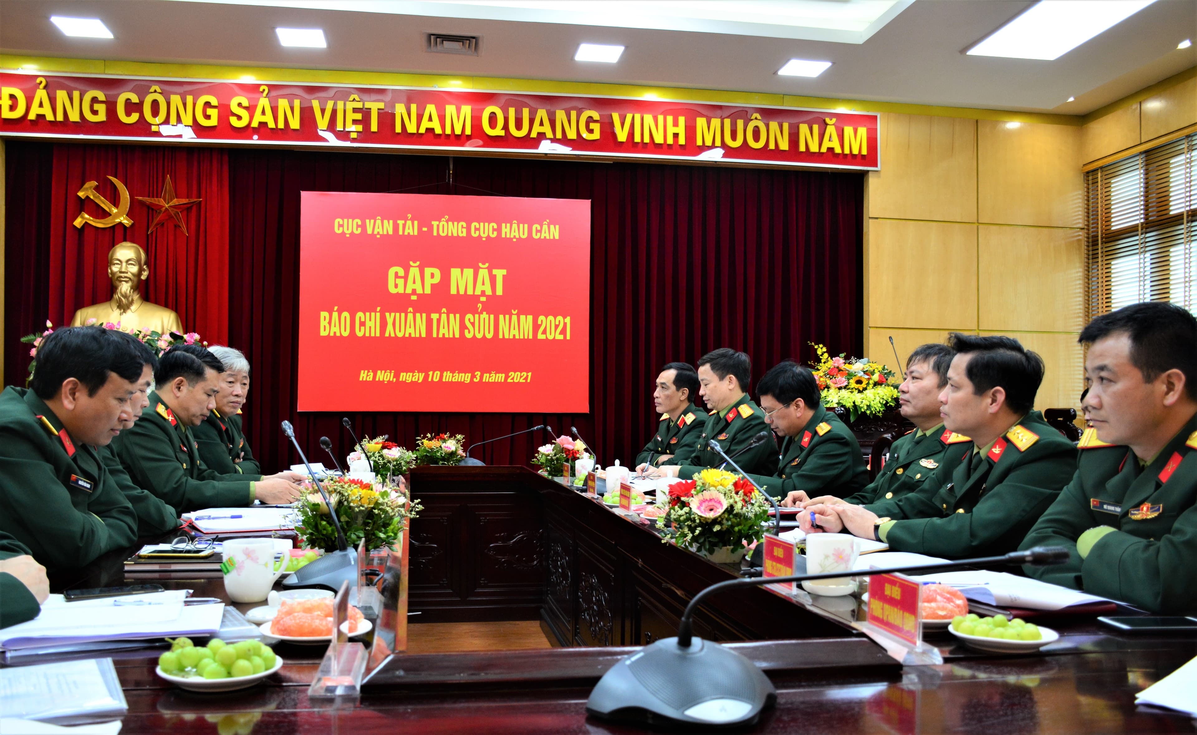 Tiếp tục phối hợp tốt trong công tác tuyên truyền về bộ đội vận tải