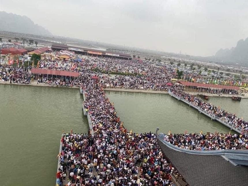 Chuyện Tam Chúc thành…chen chúc và nỗi lo những “quả bom hẹn giờ” Covid-19