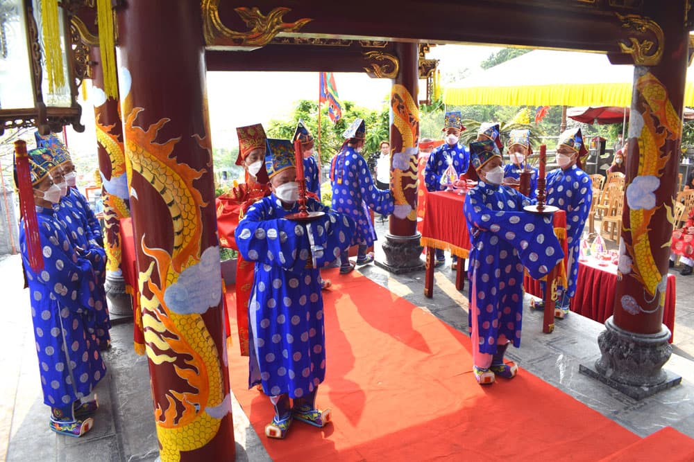 Khai hội đền Cửa Ông