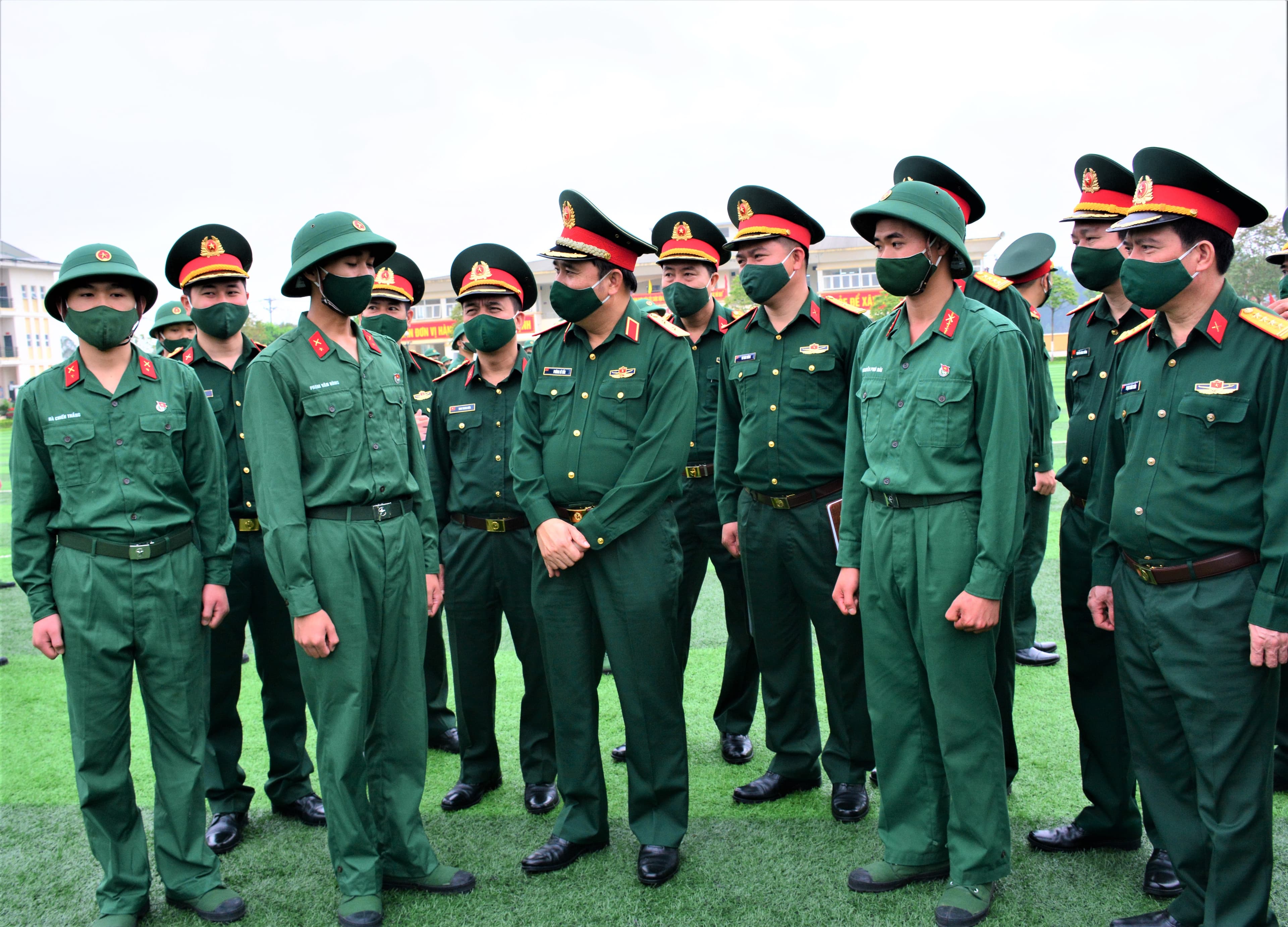 Trung tướng Phùng Sĩ Tấn kiểm tra công tác huấn luyện chiến sĩ mới tại Lữ đoàn 144