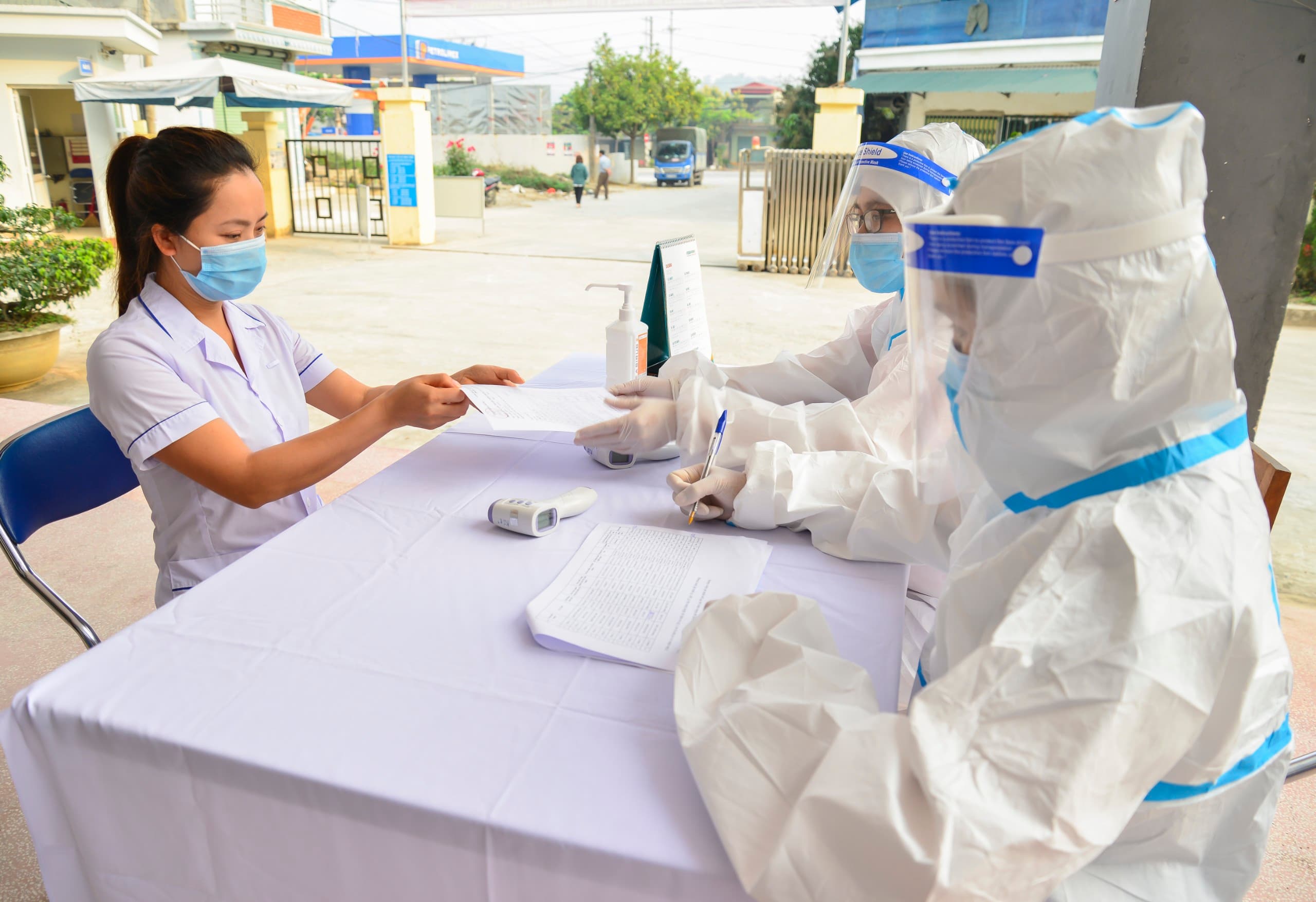 Điện Biên: 80 cán bộ, nhân viên y tế được tiêm vaccine Covid-19 trong ngày đầu tiên