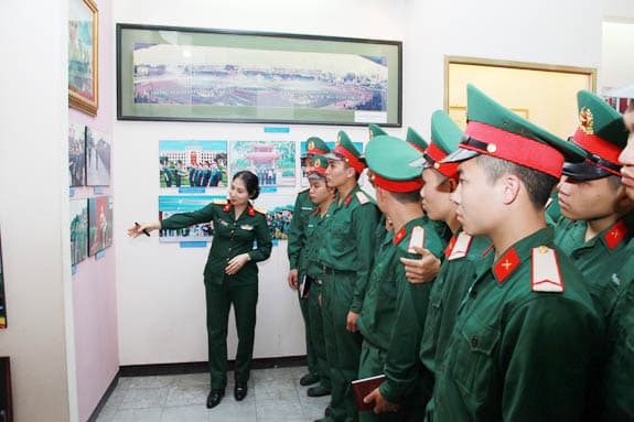 Bồi dưỡng niềm tin, niềm tự hào cho chiến sĩ mới