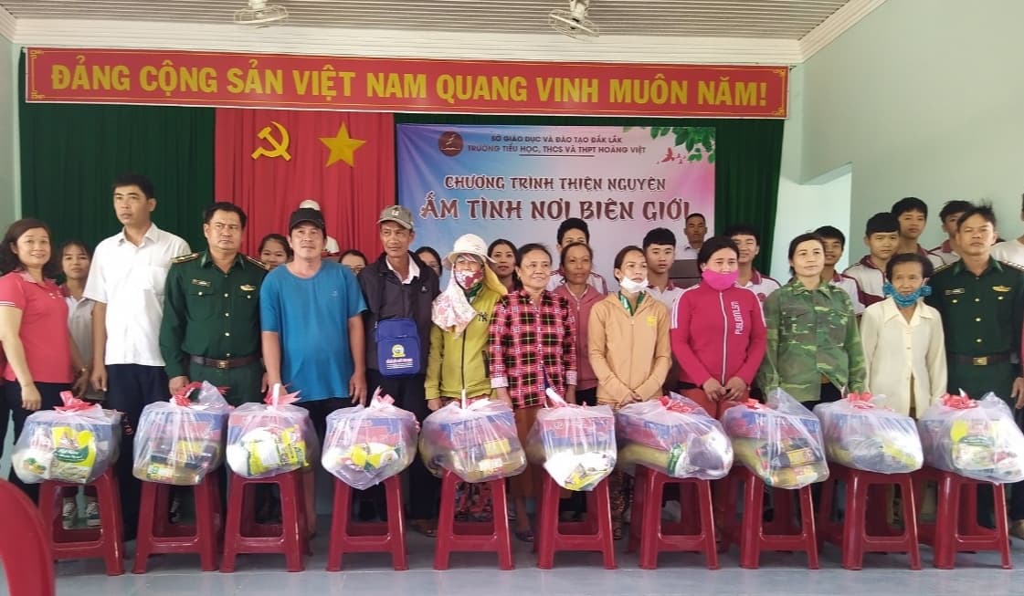 Thanh niên vùng biên Ea Súp tham gia các hoạt động dân vận