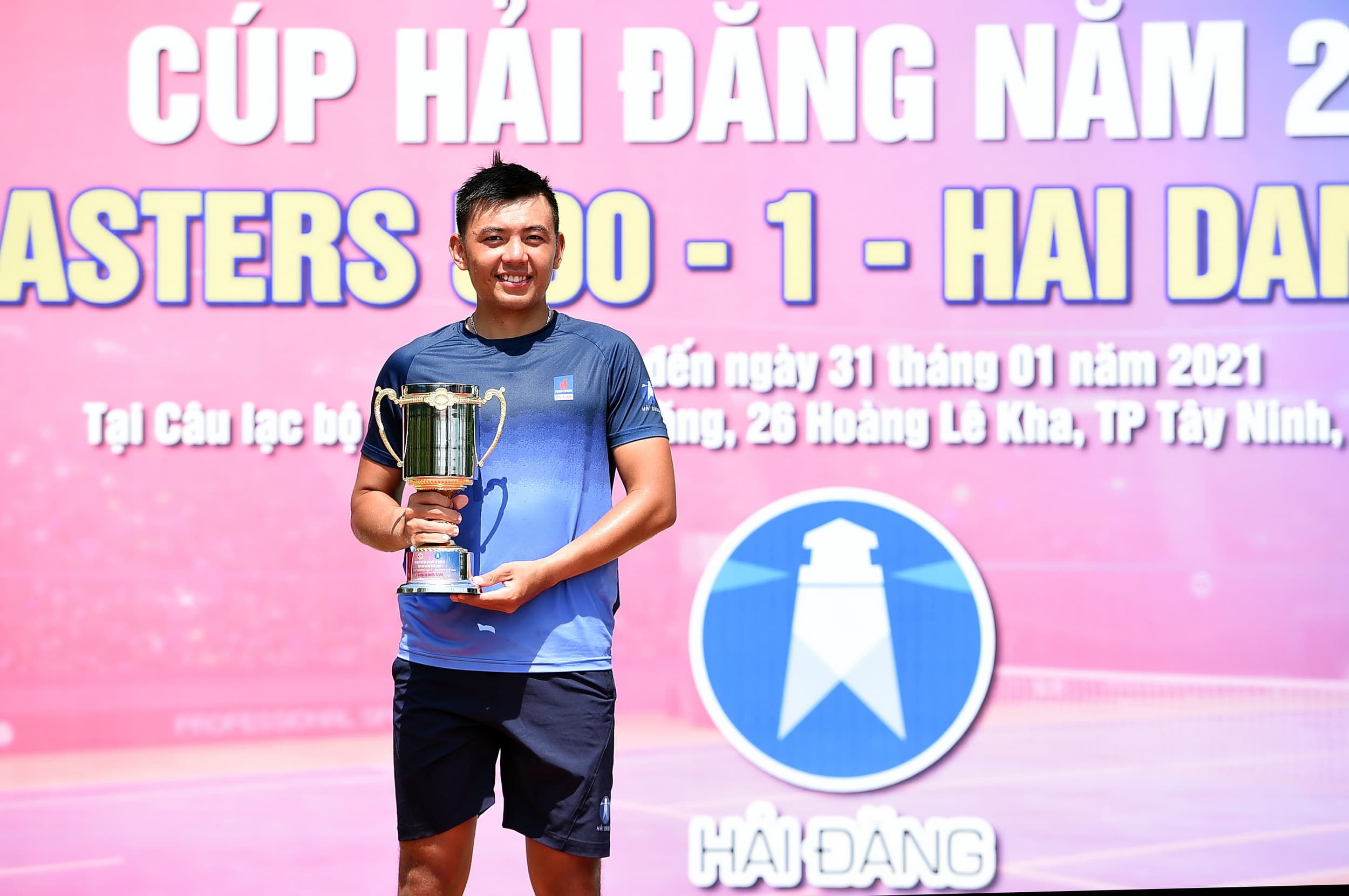 Từ cậu bé nhặt bóng thành tay vợt hàng đầu Việt Nam