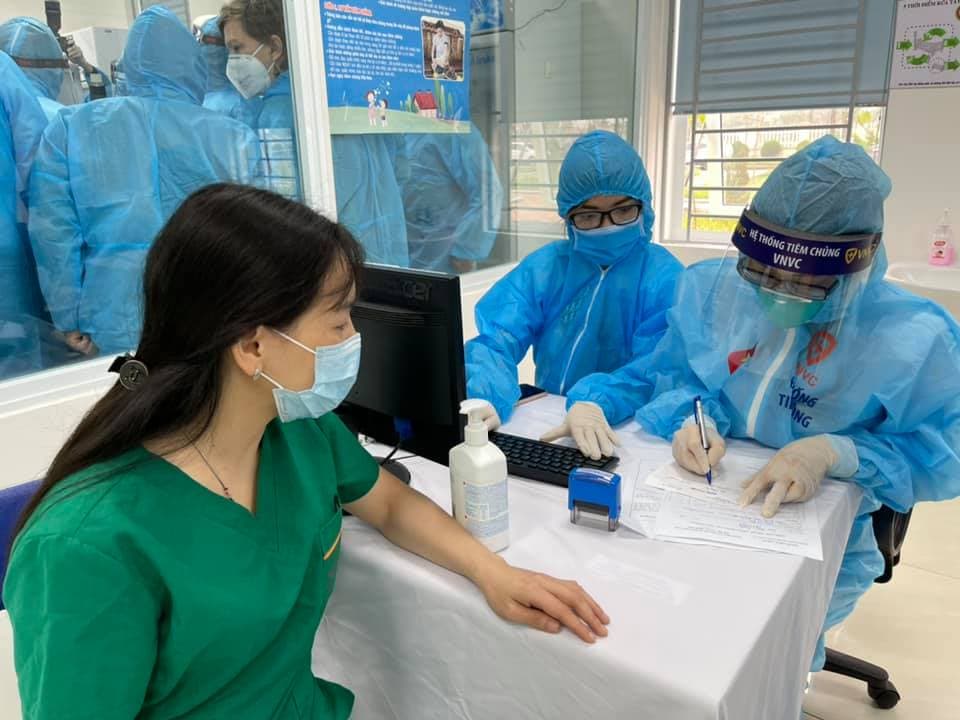 Việt Nam đã có gần 38.000 người tiêm vaccine phòng Covid-19