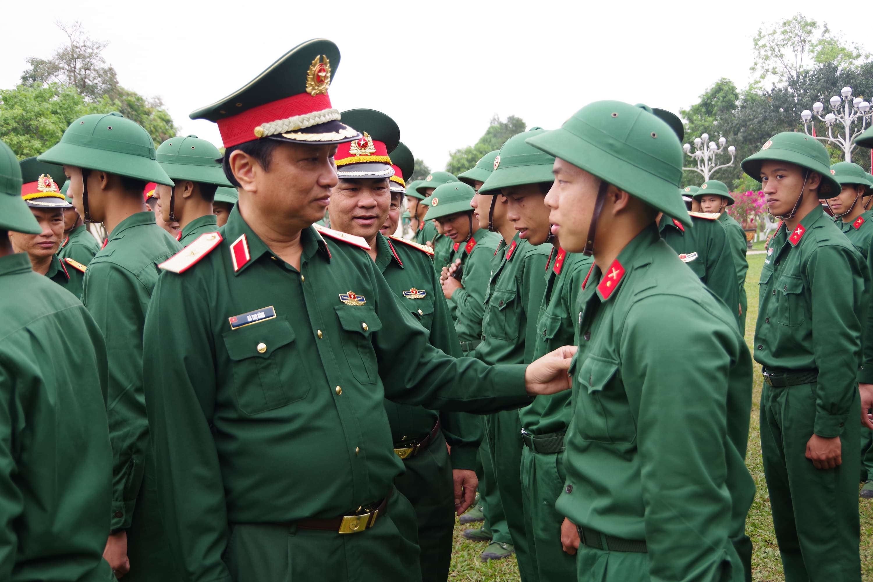 Kiểm tra kết quả huấn luyện chiến sĩ mới tại Trung đoàn 19, Sư đoàn 968