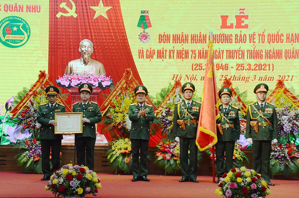 Cục Quân nhu (Tổng cục Hậu cần) đón nhận Huân chương Bảo vệ Tổ quốc hạng Nhì