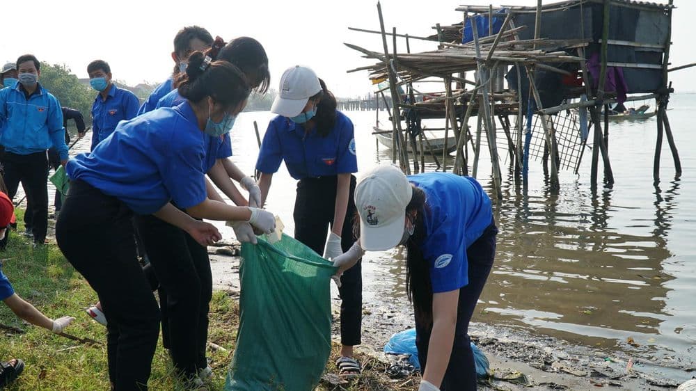 Tuổi trẻ đồng hành để môi trường thêm xanh