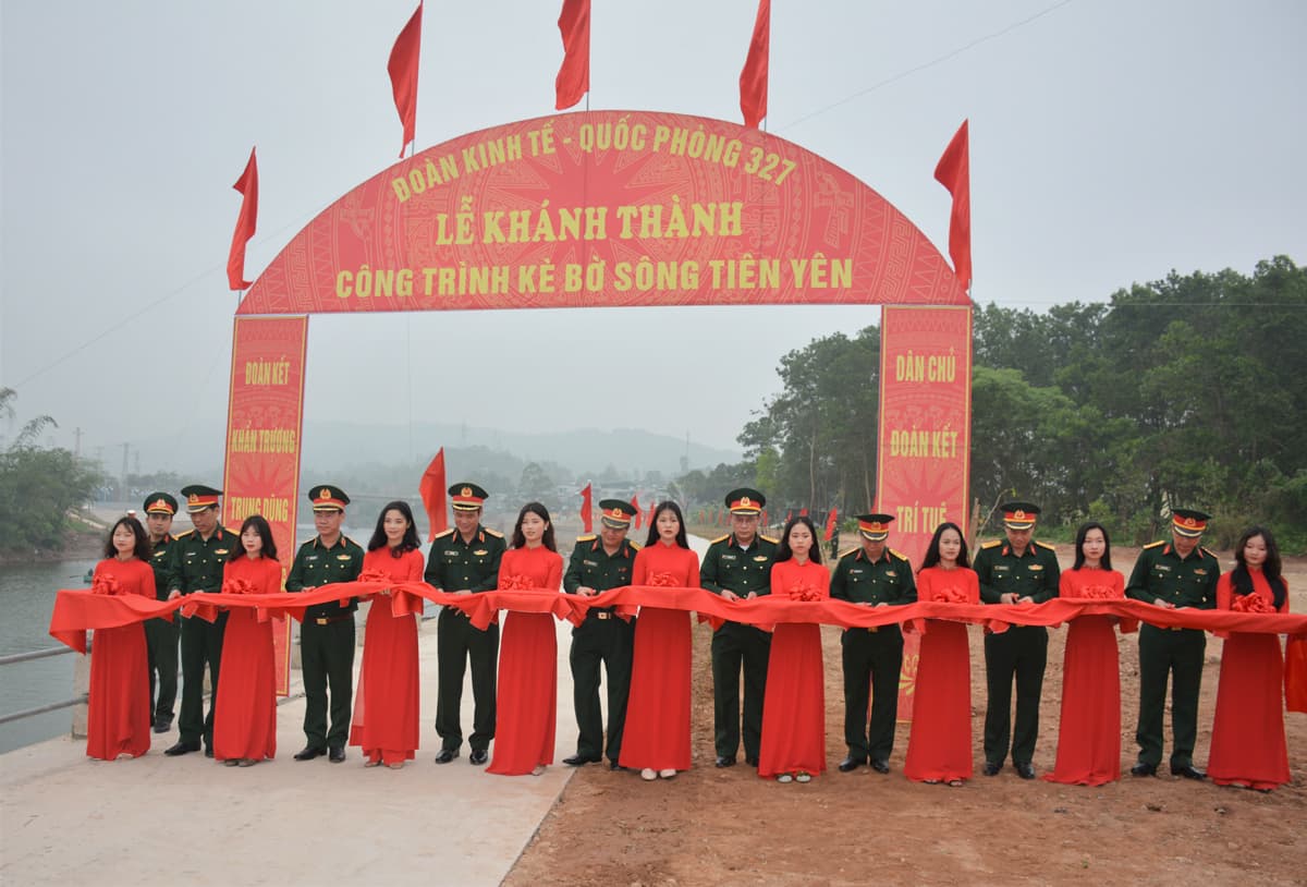Đoàn công tác Bộ Quốc phòng thăm, làm việc tại Đoàn Kinh tế-Quốc phòng 327 (Quân khu 3)