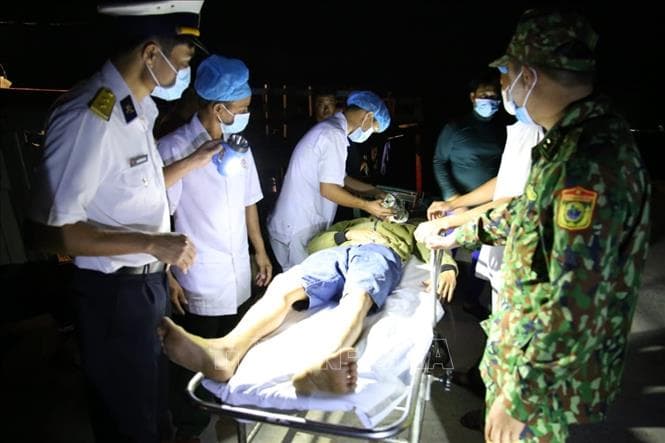 Đảo Trường Sa cấp cứu thành công ngư dân bị đột quỵ não