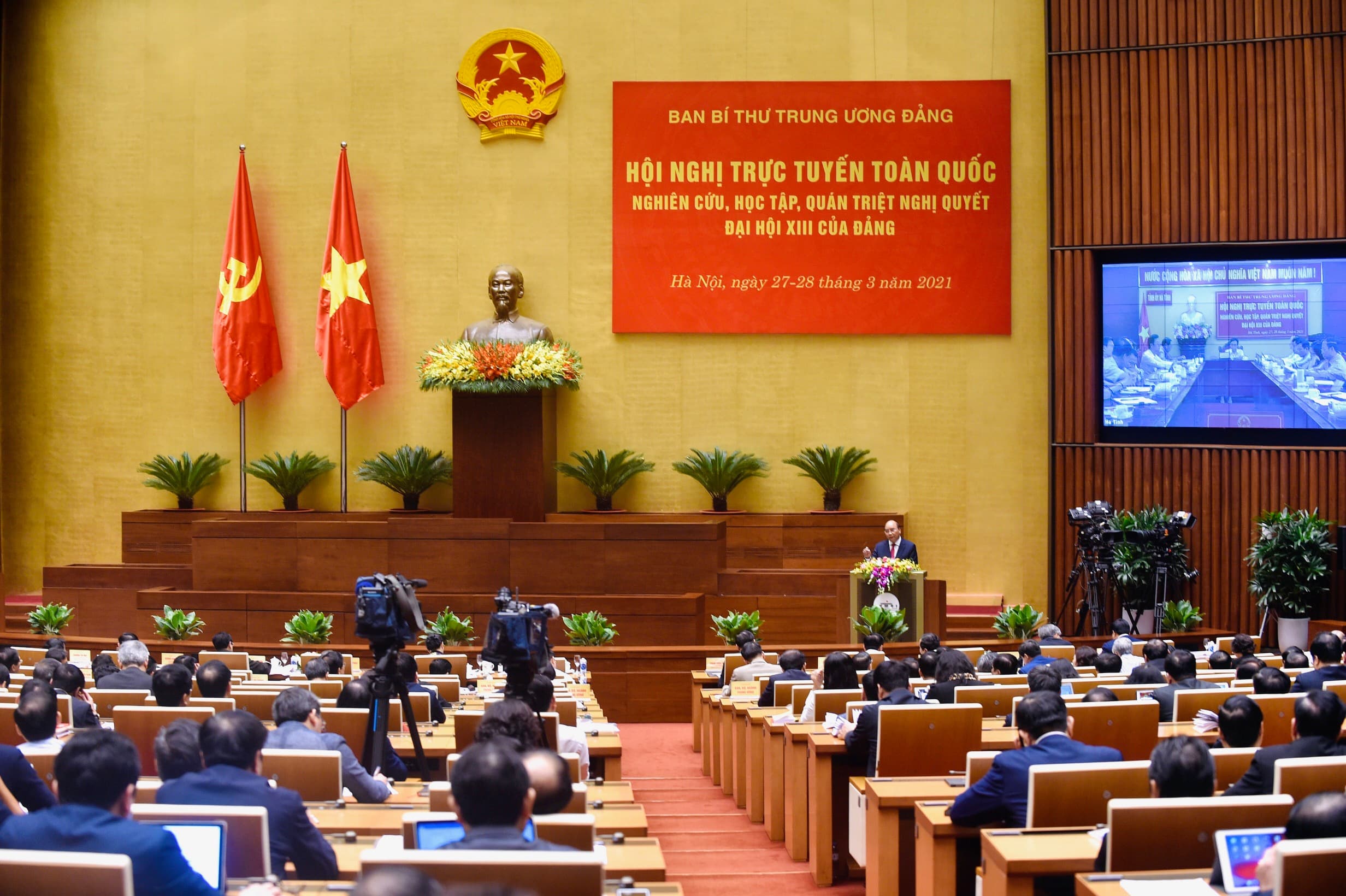 Thủ tướng Nguyễn Xuân Phúc trình bày chuyên đề Chiến lược phát triển kinh tế xã hội 10 năm