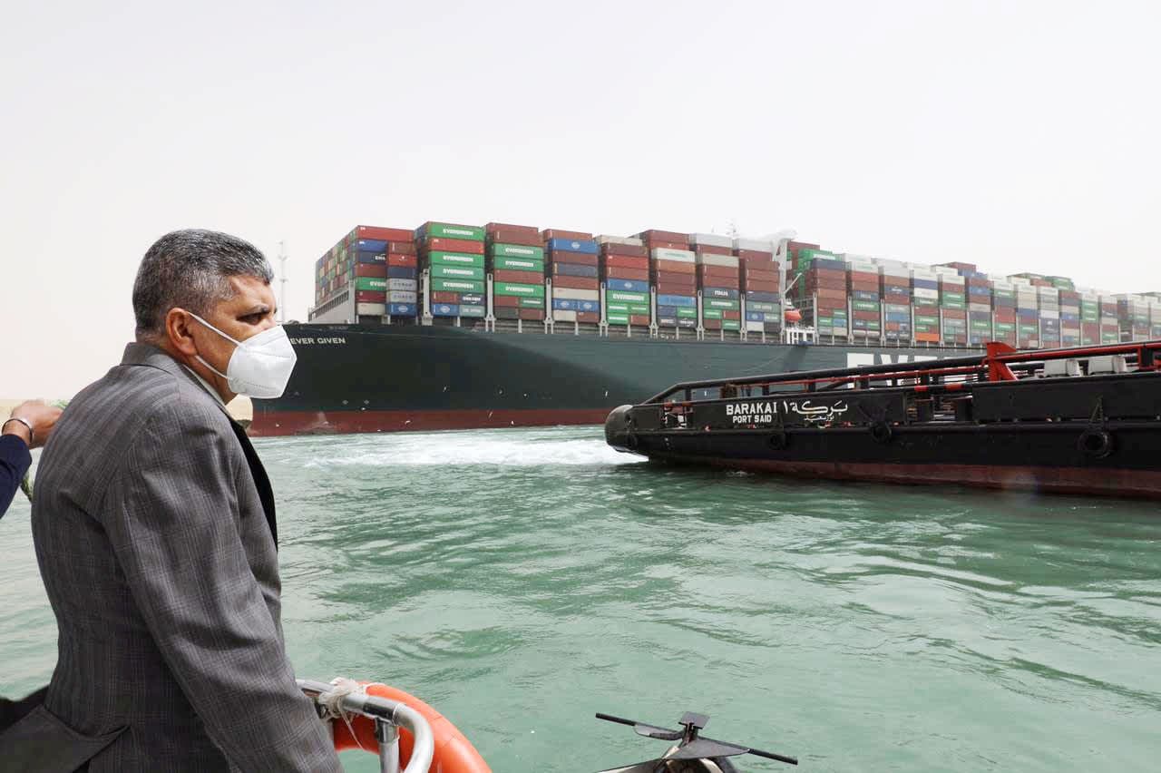 Vụ tàu mắc kẹt ở kênh đào Suez: Thiệt hại khôn lường khi số lượng hàng hóa lớn vẫn lênh đênh trên biển