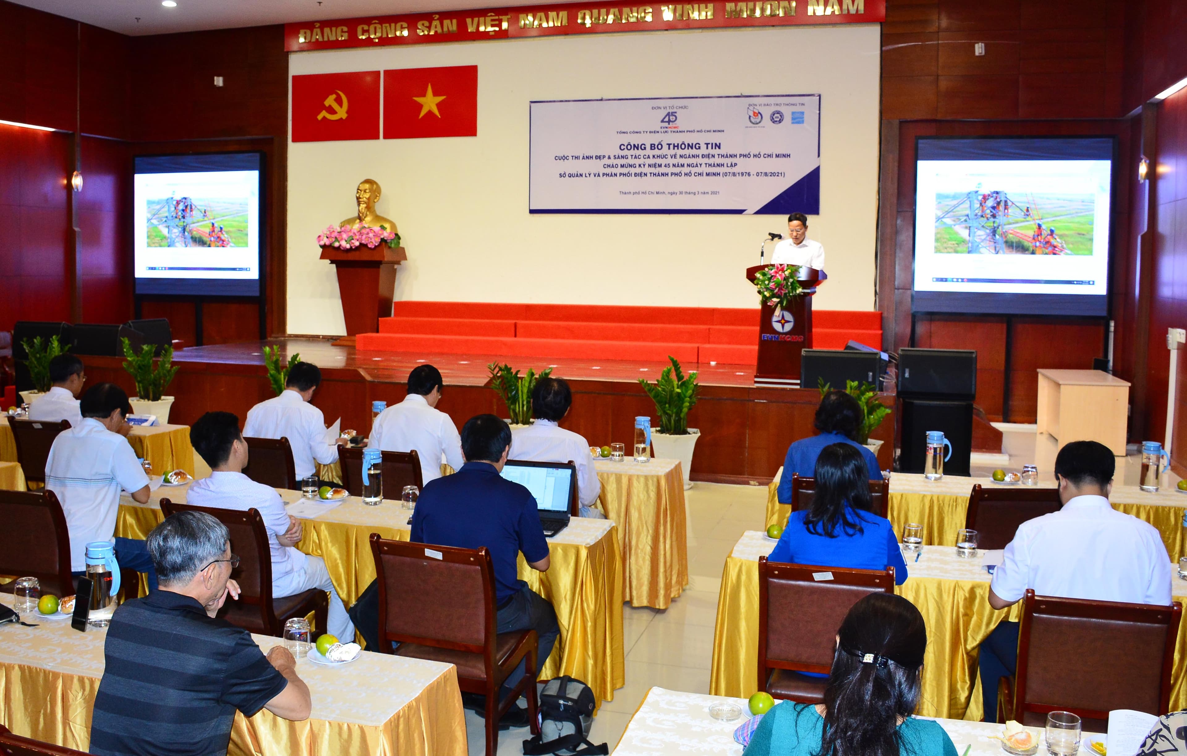 Thi ảnh đẹp, sáng tác ca khúc về ngành điện Thành phố mang tên Bác