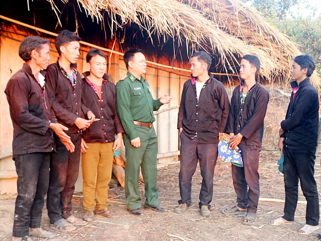 Người phó bí thư hết lòng vì dân bản