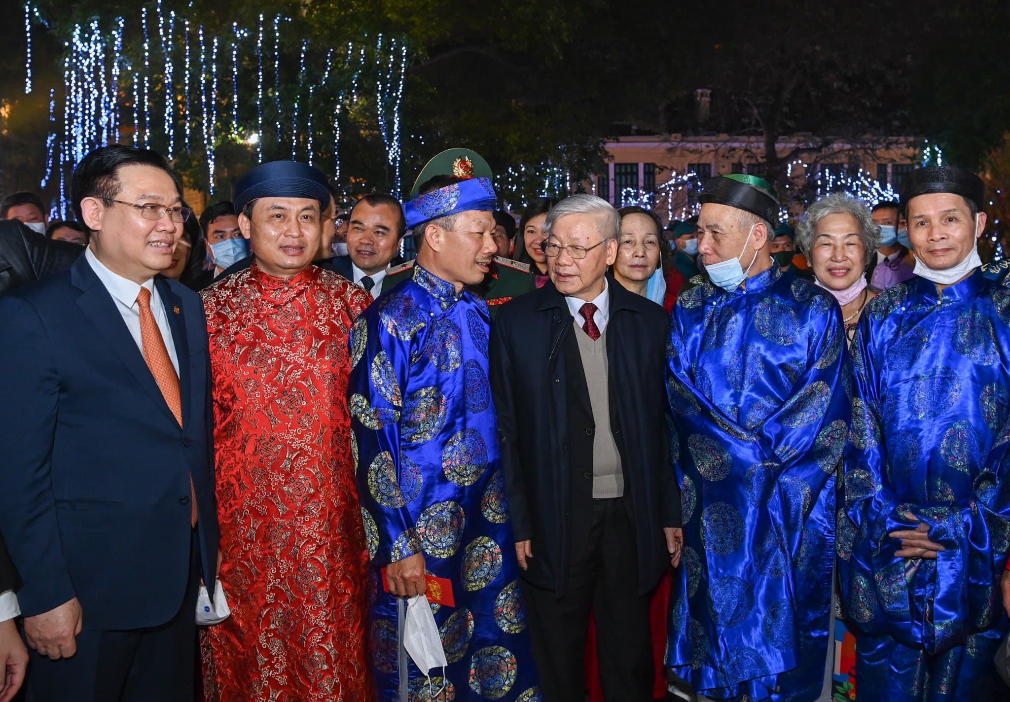 Bài 3: Mang lại ấm no, hạnh phúc thực chất cho nhân dân mới là thành công