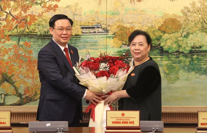 Đoàn đại biểu Quốc hội TP Hà Nội chúc mừng tân Chủ tịch Quốc hội Vương Đình Huệ