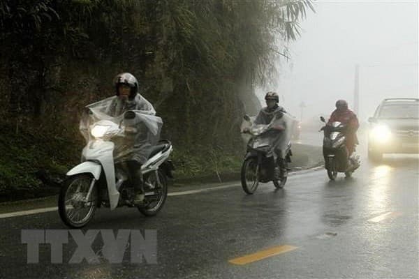 Vùng núi Bắc Bộ mưa dông, Nam Bộ tiếp tục nắng nóng