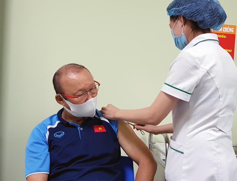 Đội tuyển quốc gia Việt Nam tiêm vắc-xin phòng Covid-19