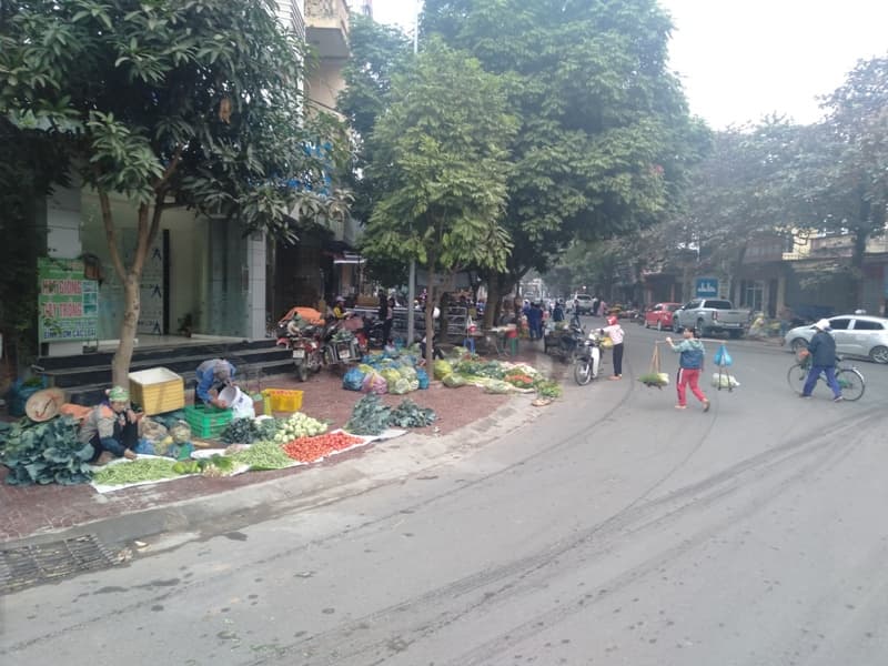 Cần trả lại sự thông thoáng cho hè phố