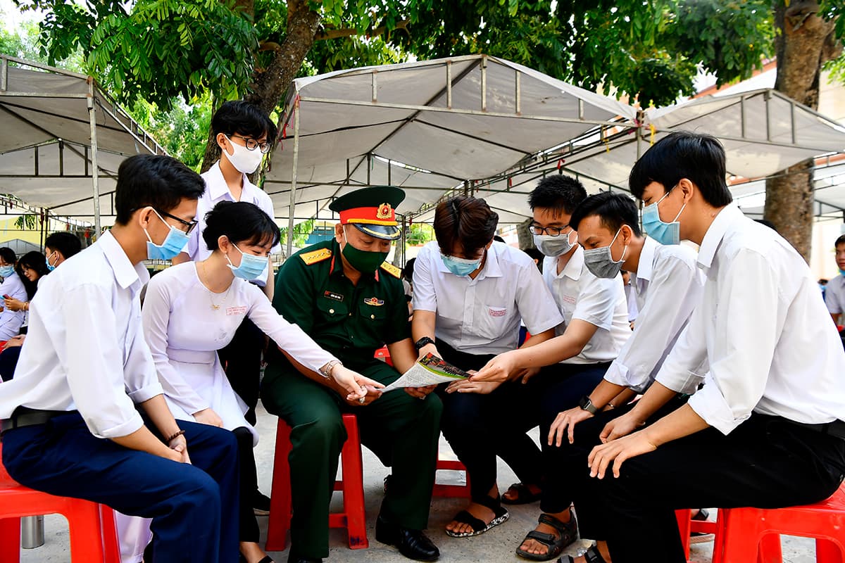 Tư vấn tuyển sinh quân sự cho học sinh thành phố Châu Đốc