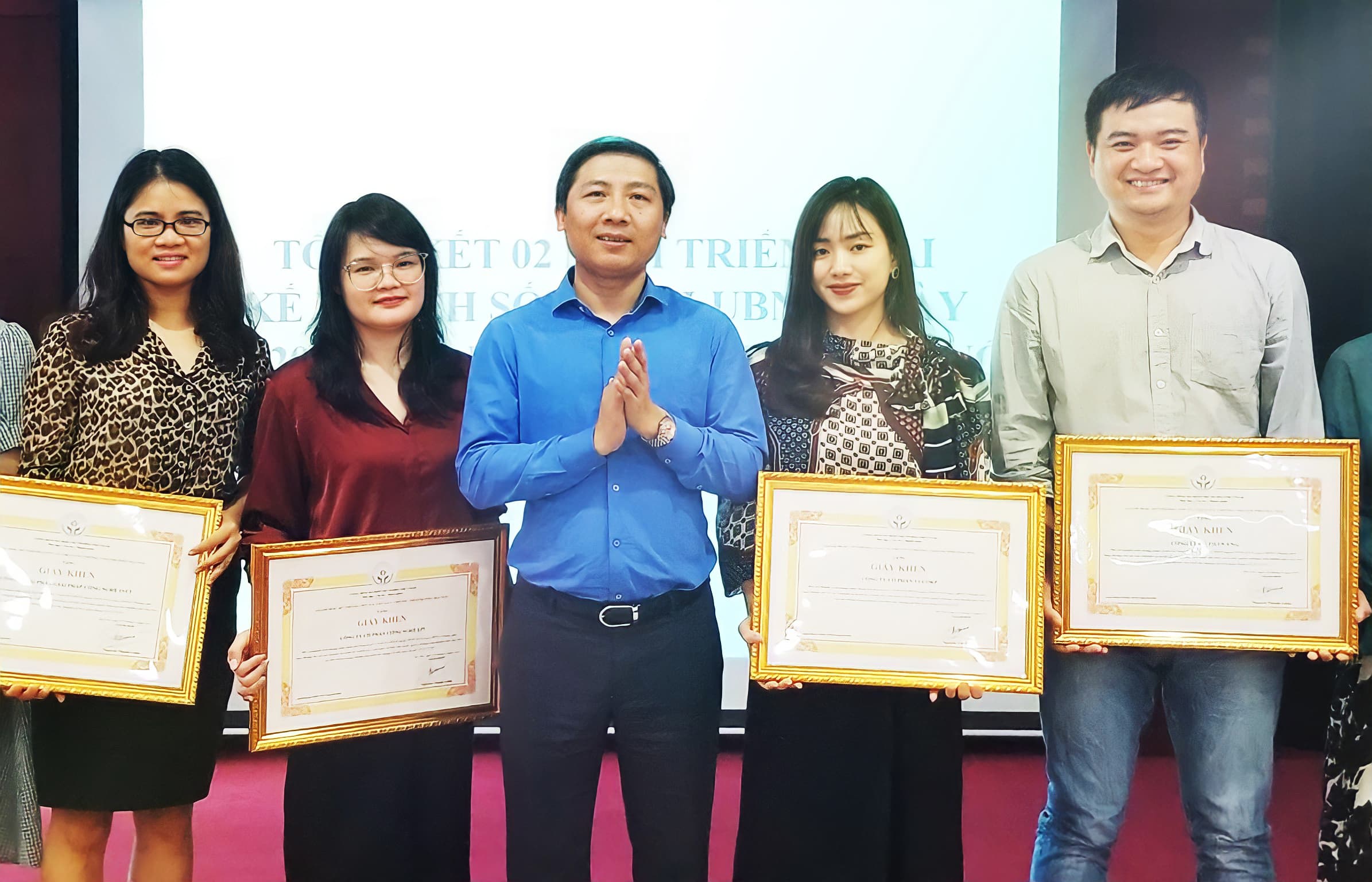 Tặng Zalo giấy khen vì có thành tích xuất sắc trong việc hỗ trợ công tác truyền thông
