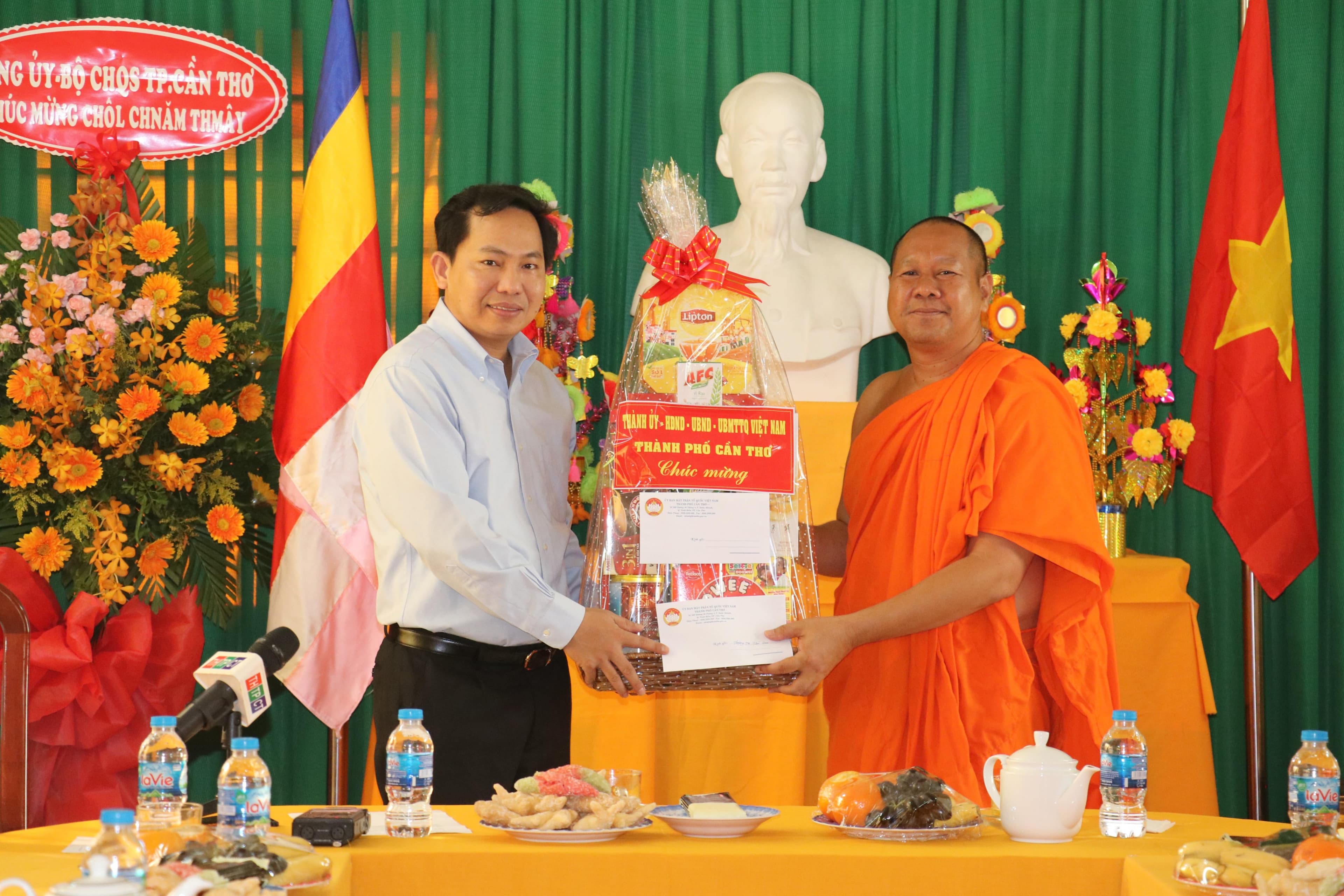TP Cần Thơ: Thăm và chúc mừng Tết Chol Chnam Thmay
