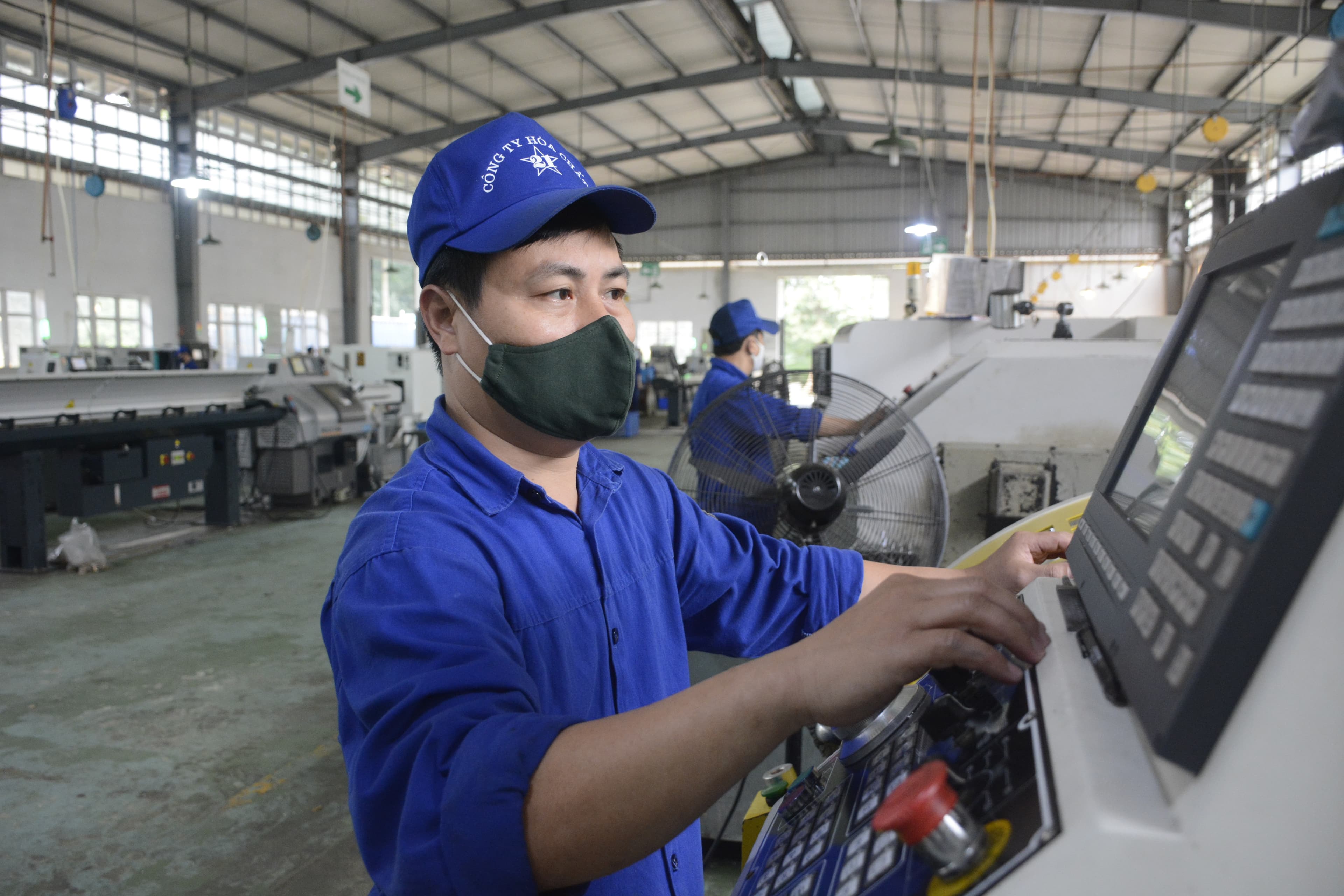 Nỗ lực phát huy sáng kiến, làm chủ các dây chuyền công nghệ hiện đại