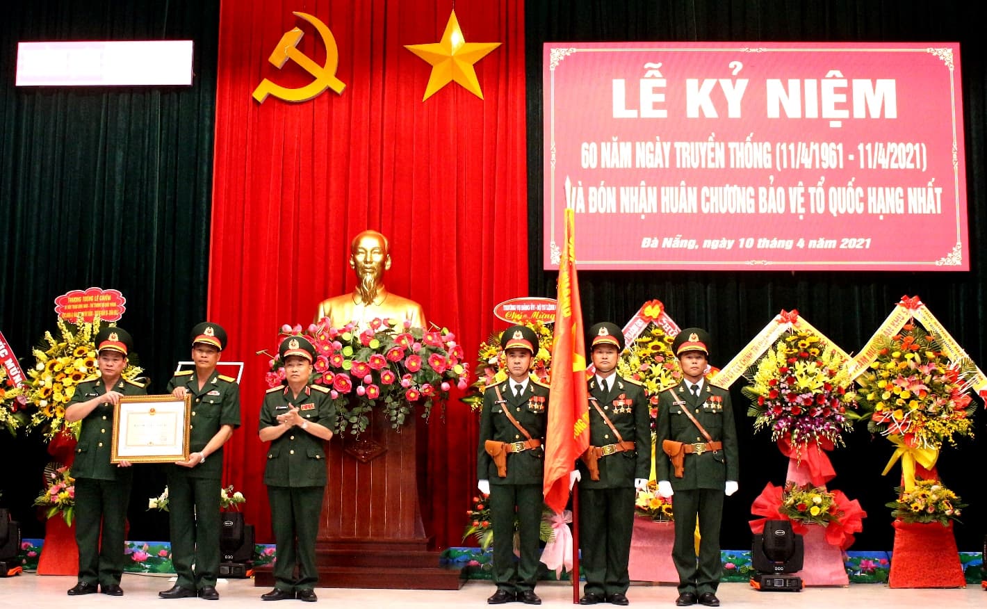 Trường Quân sự Quân khu 5 đón nhận Huân chương Bảo vệ Tổ quốc hạng Nhất