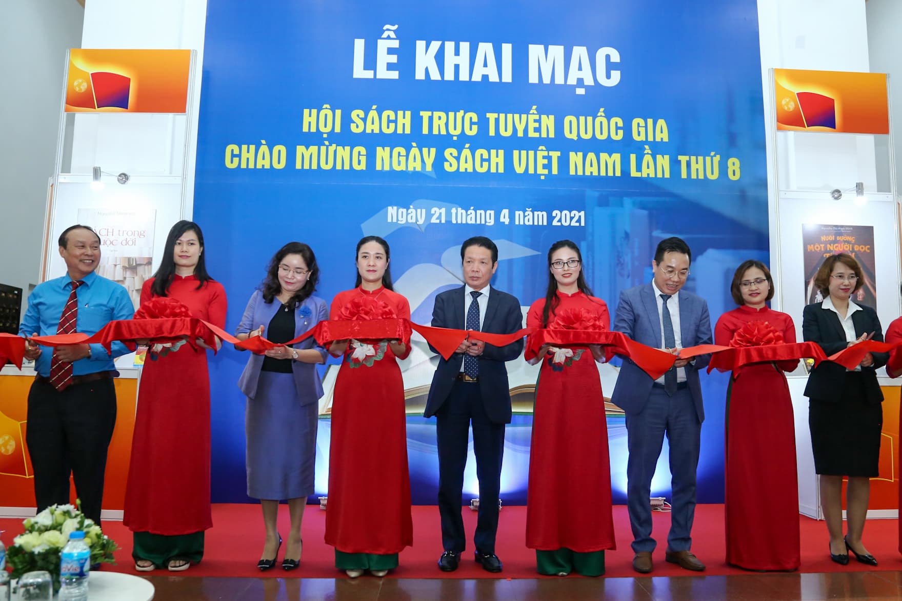 Hơn 50 nhà xuất bản trong nước và quốc tế tham gia Hội sách trực tuyến