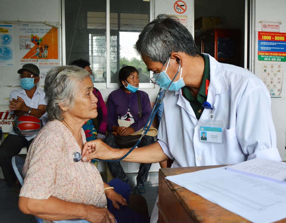 Đoàn Kinh tế-Quốc phòng 959 khám bệnh, cấp thuốc miễn phí cho nhân dân vùng biên giới