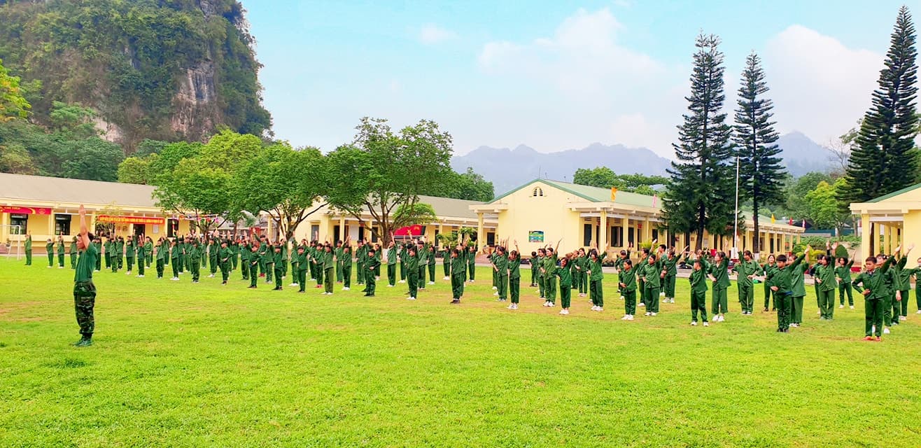 Thú vị hoạt động trải nghiệm “một ngày làm chiến sĩ” tại Trung đoàn 246