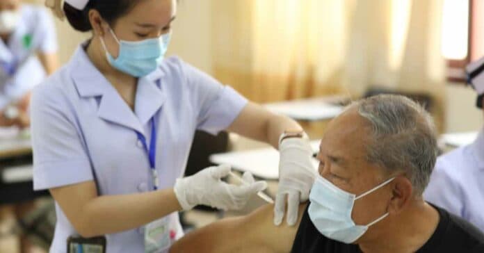 Lào triển khai đăng ký tiêm vaccine Covid-19 trực tuyến