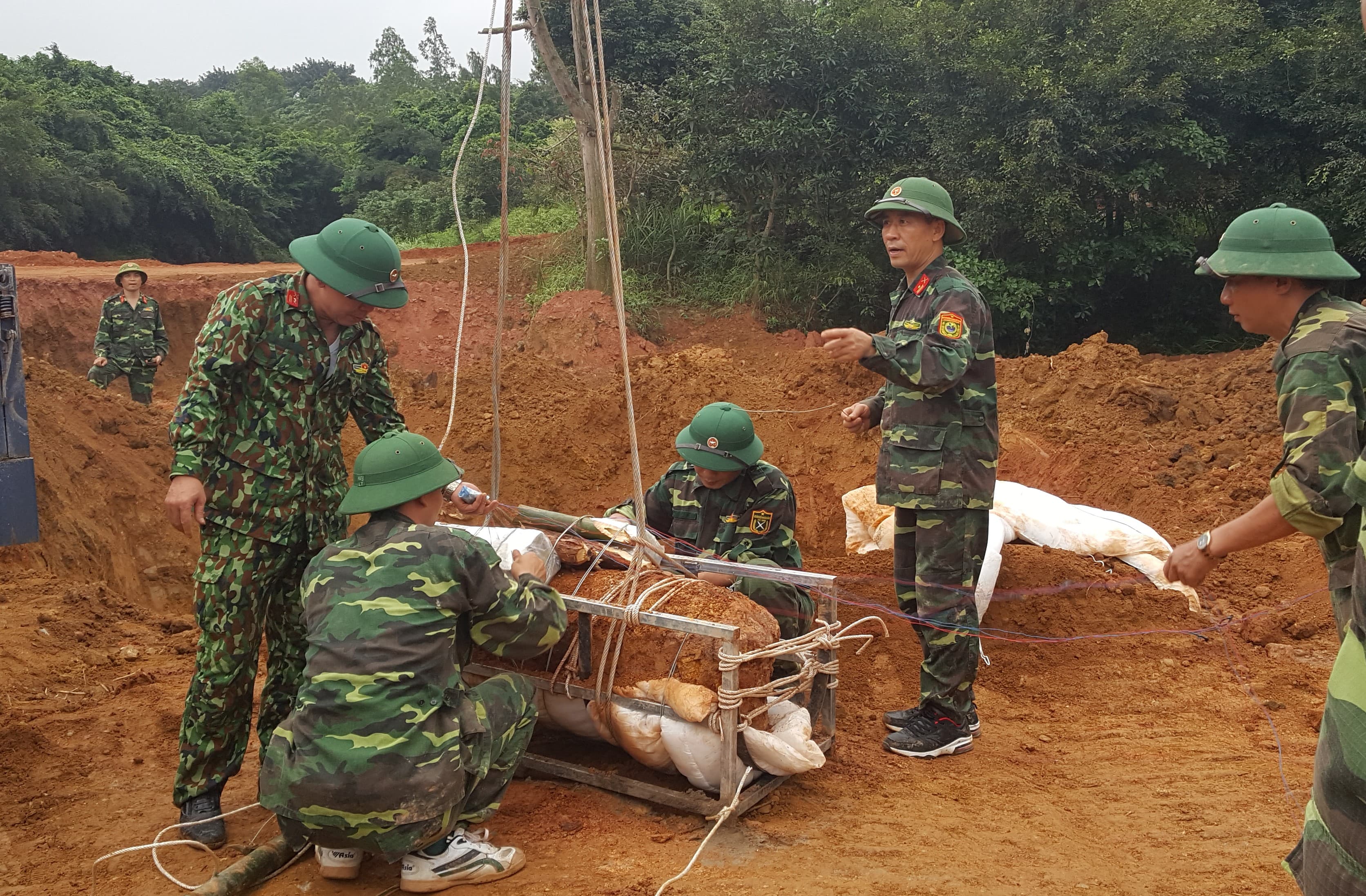 Vĩnh Phúc: Hủy nổ an toàn quả bom nặng hơn 300 kg sót lại sau chiến tranh