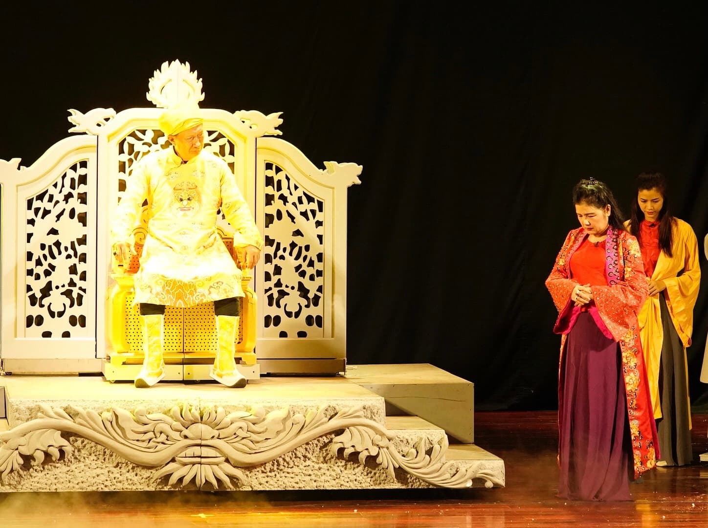 Thông điệp sâu sắc qua vở diễn “Làm vua”