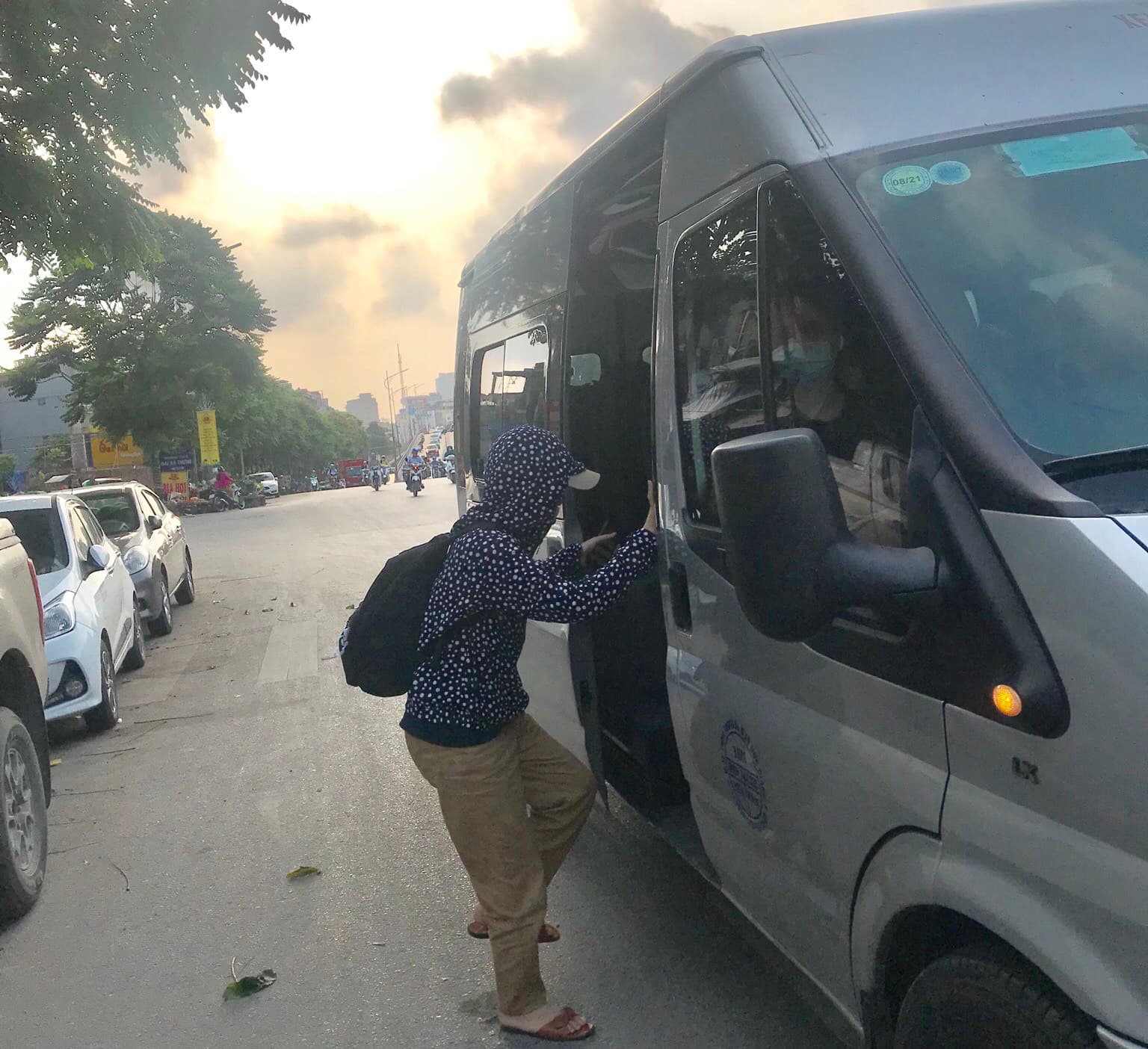 Xe "dù" núp bóng xe hợp đồng