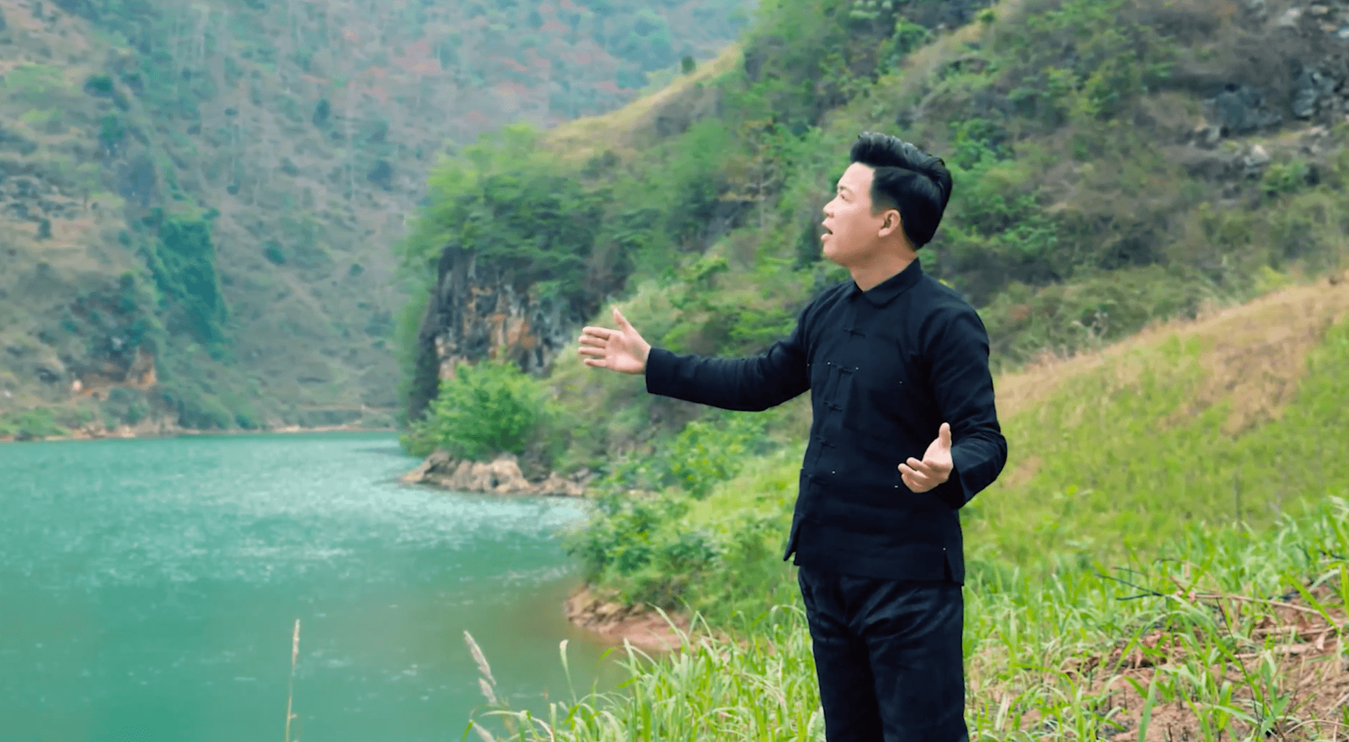 Ca sĩ Vũ Thắng Lợi hát về mối tình đẹp Khâu Vai trong MV "Hương mộc miên"